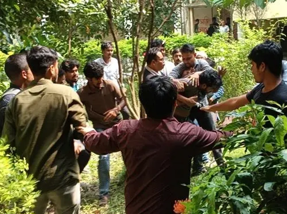 ইবিতে আইসিটি-বাংলা বিভাগের সংঘর্ষ, শিক্ষকসহ আহত ২