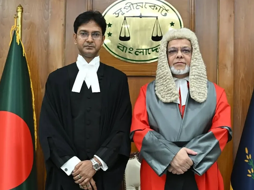হাইকোর্টের বিচারপতি হিসেবে শপথ নিলেন দেবাশীষ রায় চৌধুরী