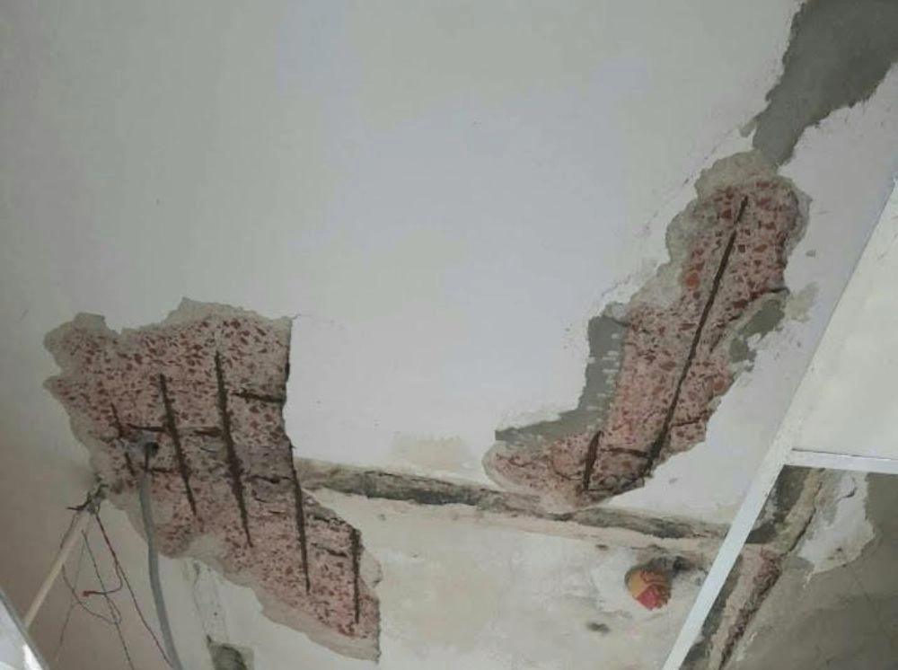 হাসপাতালের পলেস্তারা খসে ৩ রোগী আহত
