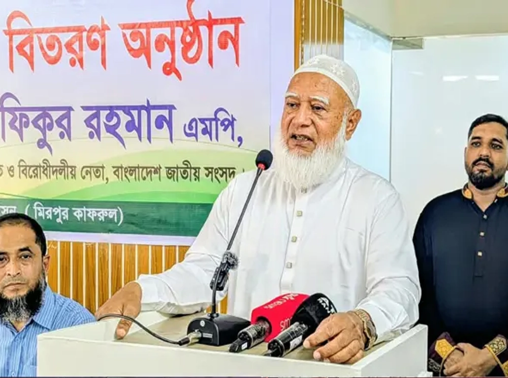 ‘আমিও ফুটবল খেলতে পারি, বল গোলবারে ঢোকে কি না, দেখা যাবে ইনশাআল্লাহ’
