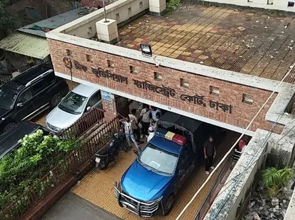 আইনজীবীর কাছে চাঁদা দাবির অভিযোগ, জমি দখলের চেষ্টা