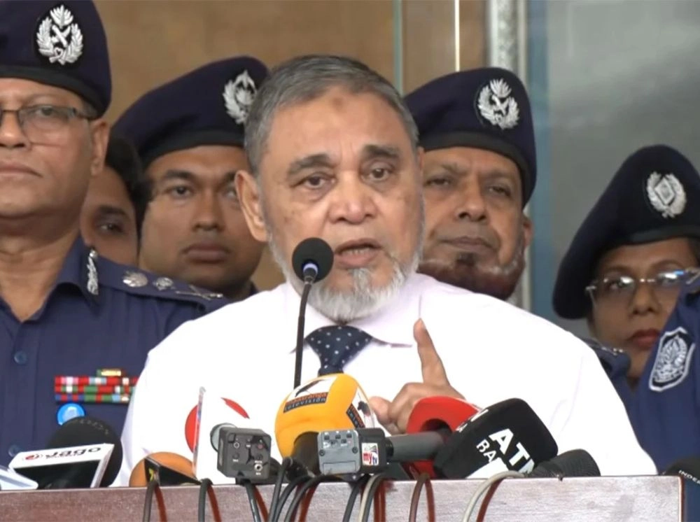 নির্বাচনে পুলিশকে কোনো বেআইনি নির্দেশনা দেব না: সিইসি