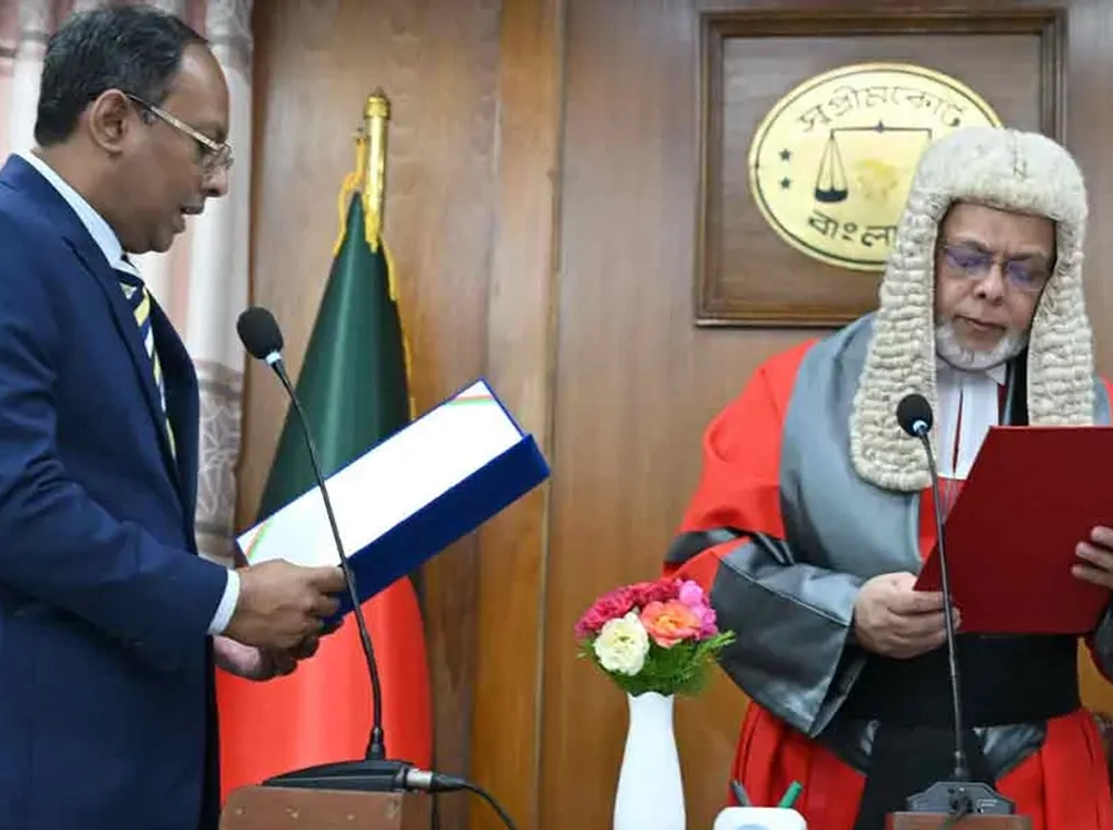 পিএসসির চেয়ারম্যান হিসেবে শপথ নিলেন নাজমুজ্জামান ভূঁইয়া