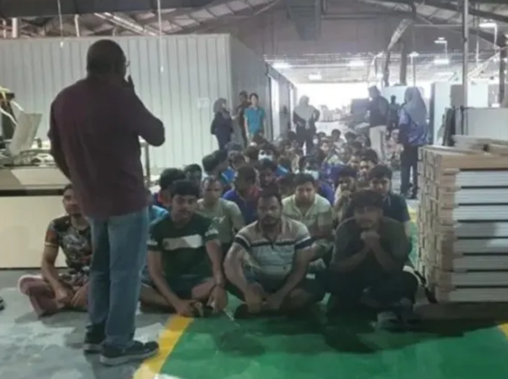 মালয়েশিয়ায় অভিযানে ১৫৫ বাংলাদেশি আটক