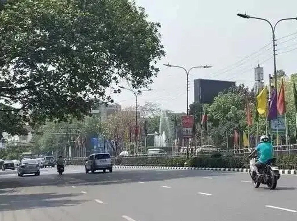 ঢাকার বাতাস ‘সহনীয়’, বায়ুদূষণে শীর্ষে লাহোর