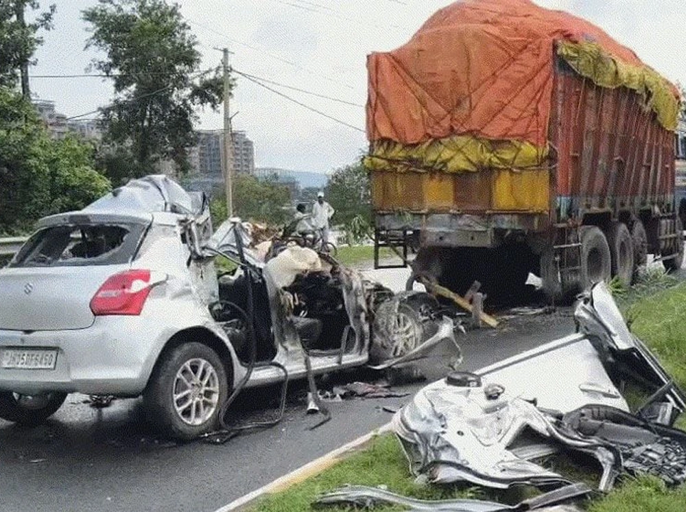 দাঁড়িয়ে থাকা ট্রাকে গাড়ির ধাক্কা, ভারতীয় মন্ত্রীর মেয়েসহ নিহত ৪
