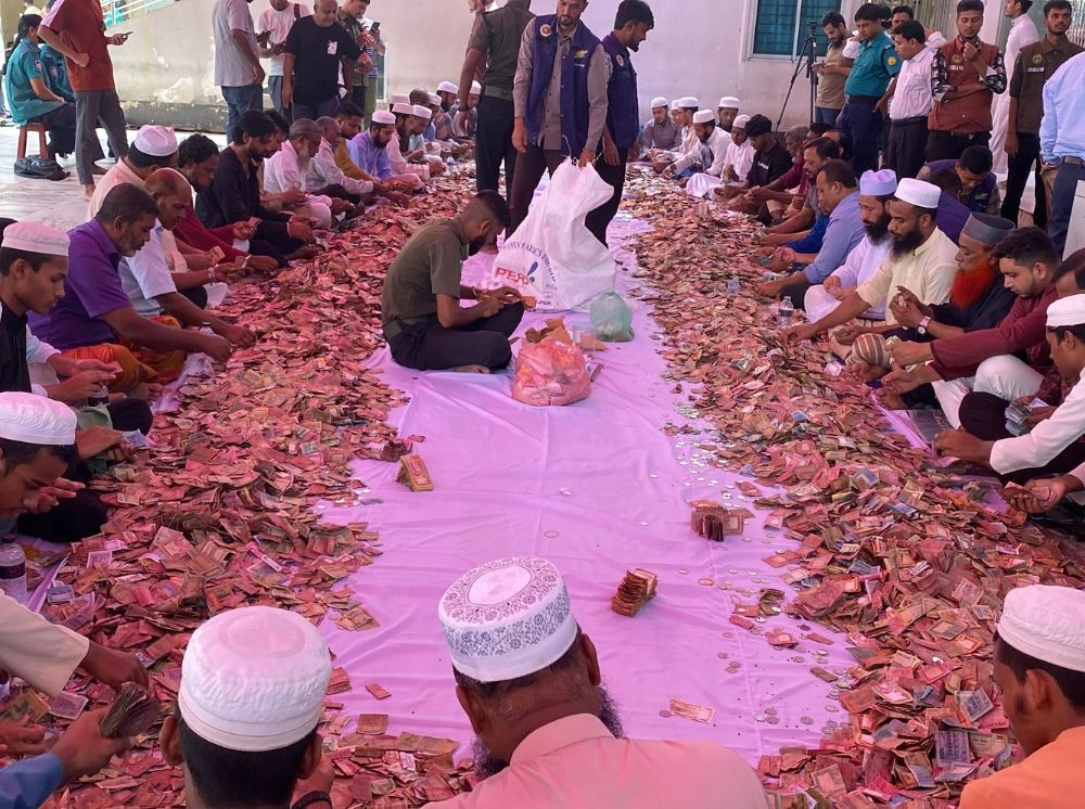 শাহজালাল মাজারের দানবক্সে মিলল ৪ বস্তা টাকা, চলছে গণনা