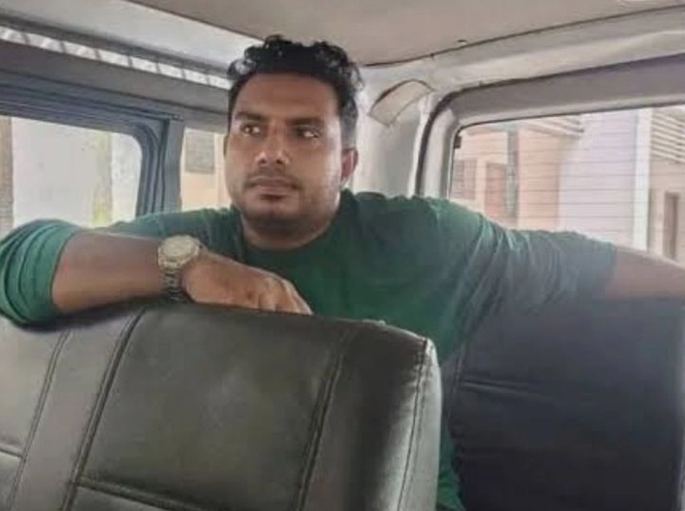 অনুমোদন ছাড়াই ওষুধ বানাতেন এনসিপি নেতা, পুলিশের হাতে ধরা