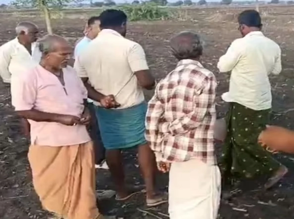 মায়ের নিথর দেহ আঁকড়ে ধরে কাঁদছিল দেড় বছরের শিশু
