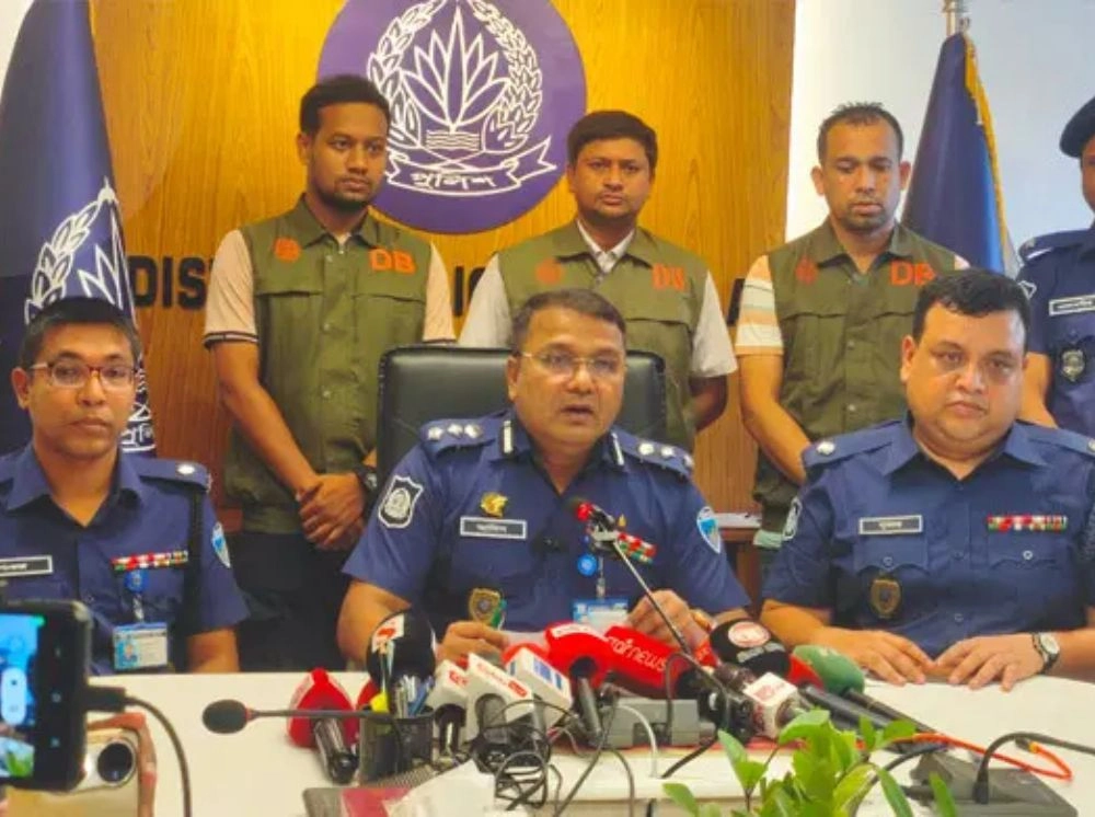 টিকটকে পরিচয়, স্বাধীন জীবনের আশায় বাড়ি ছাড়ে চার স্কুলছাত্রী