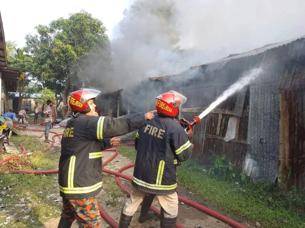 খাগড়াছড়িতে তুলার গোডাউনে আগুন, ক্ষতি ৫০ লাখ টাকা