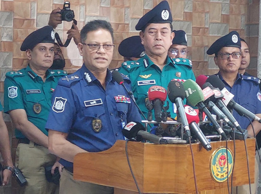 পুলিশ বলপ্রয়োগ করলে ফ্যাসিস্ট, না করলে দুর্বলতার অভিযোগ: আইজিপি