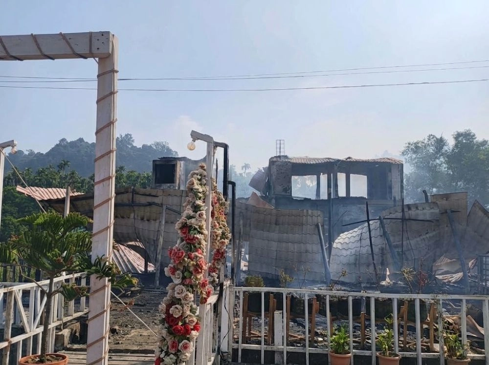 টুপটুপ রিসোর্টে আগুনে নিহত ১০, একই পরিবারের আটজন