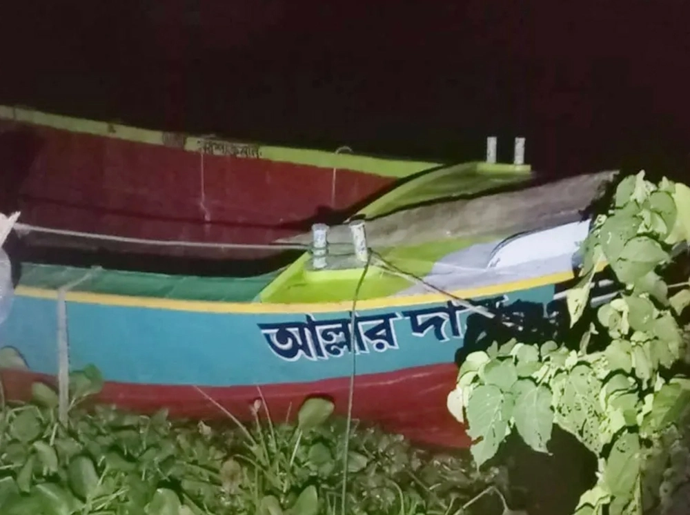 মাঝনদী থেকে ইজতেমাগামী ৫০ যাত্রীকে উদ্ধার
