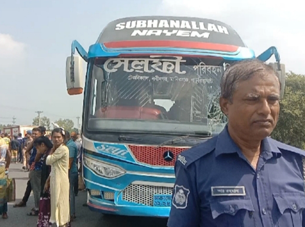ঢাকা-আরিচা মহাসড়কে সেলফি পরিবহনের বাস চলাচল বন্ধ