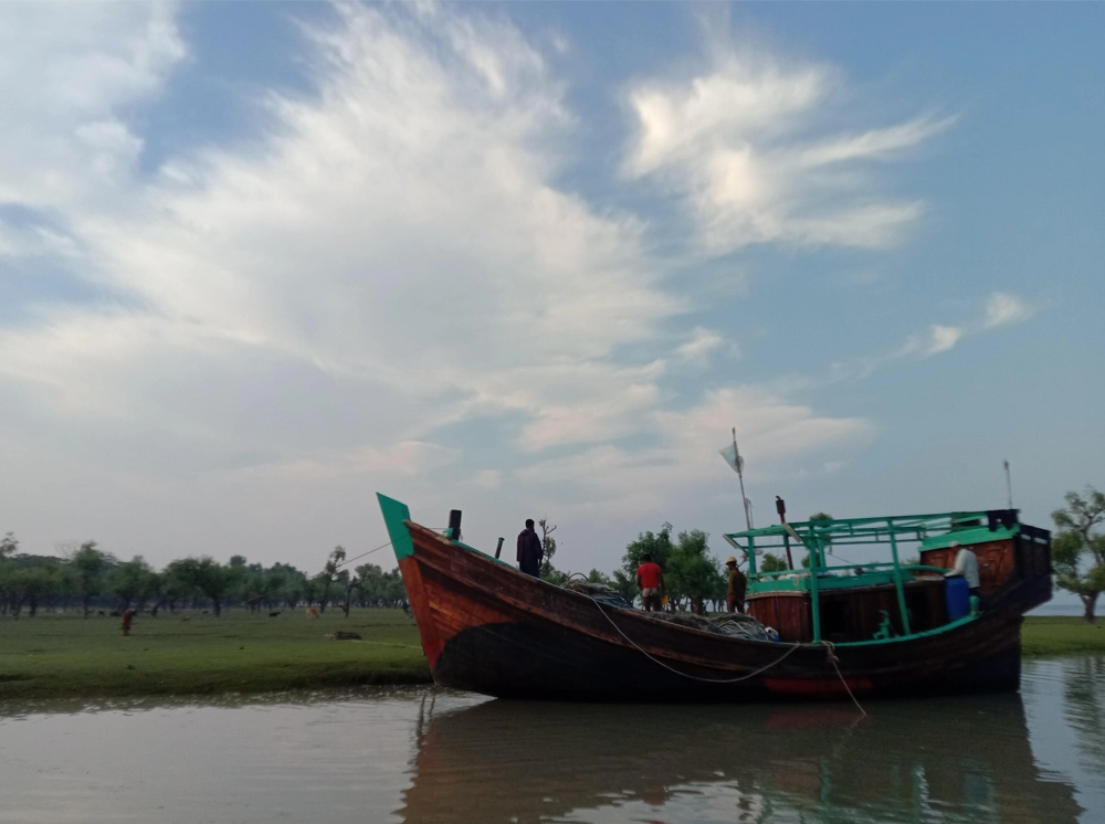 ইলিশ ধরায় ২২ দিনের নিষেধাজ্ঞা, তালতলীর জেলেদের কপালে চিন্তার ভাঁজ