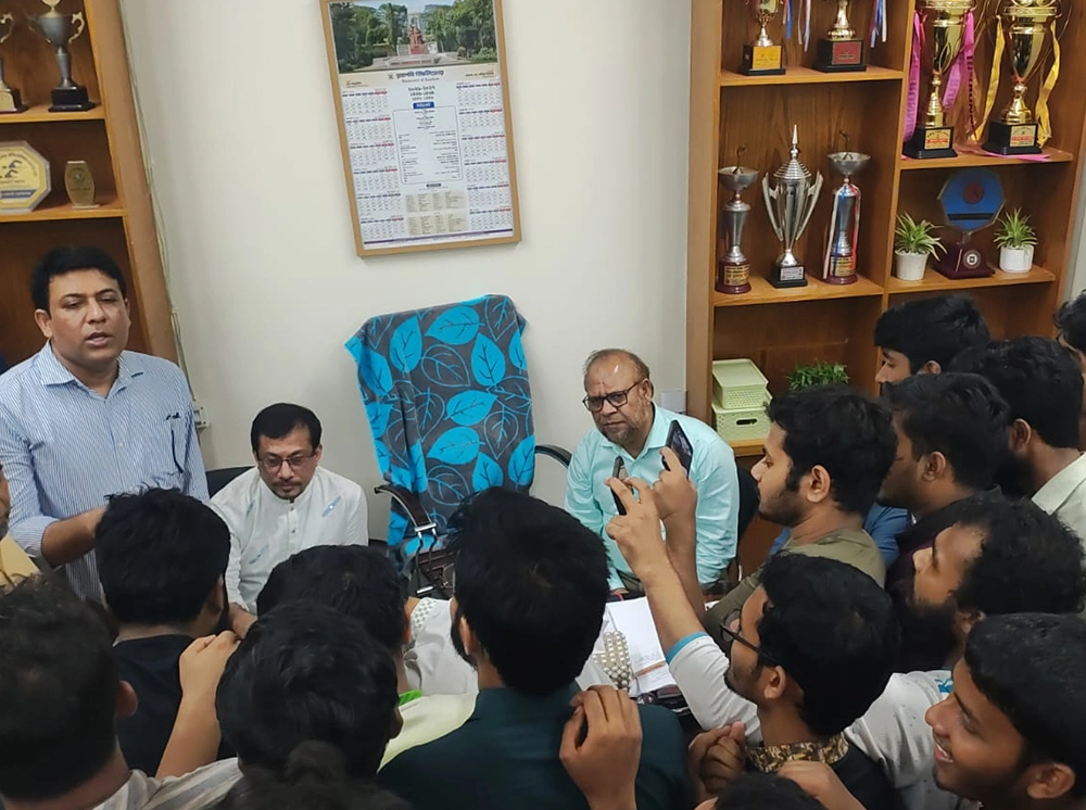 রাবিতে সাংবাদিকদের ওপর হামলা, ১৪ ঘণ্টায়ও হয়নি তদন্ত কমিটি