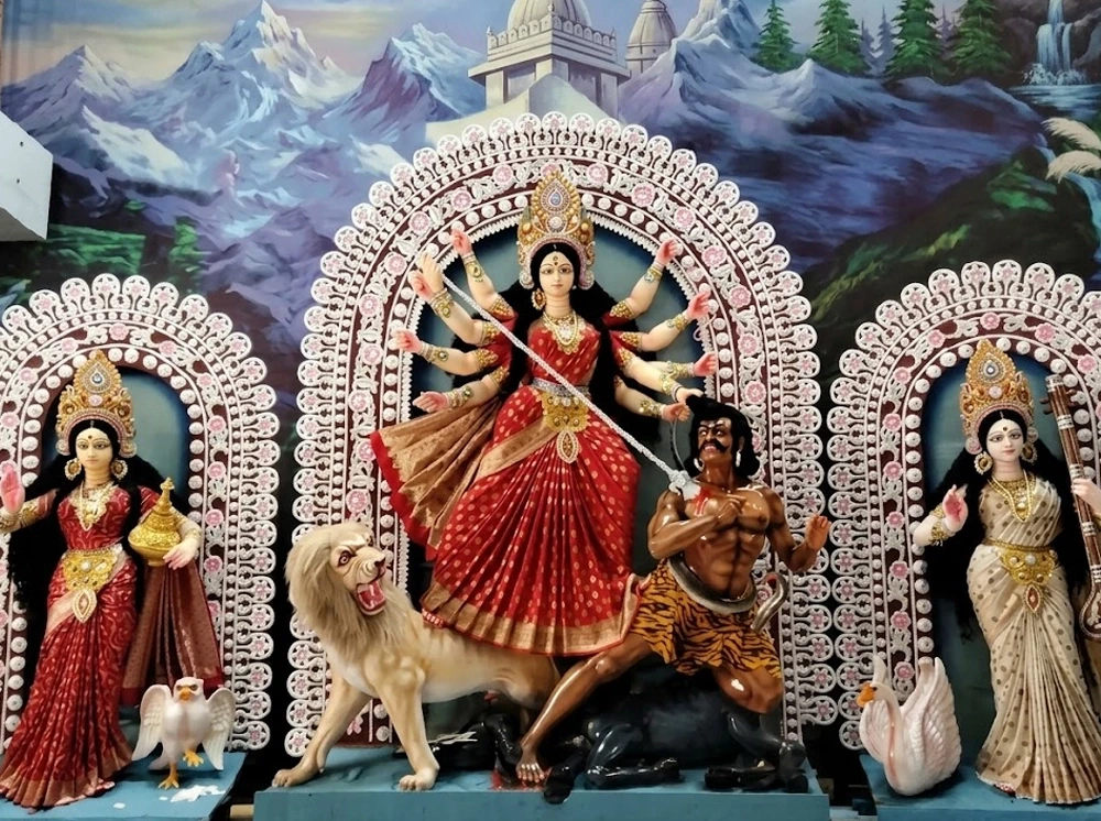 দুর্গা প্রতিমা তৈরিতে কেন লাগে পতিতালয়ের মাটি?
