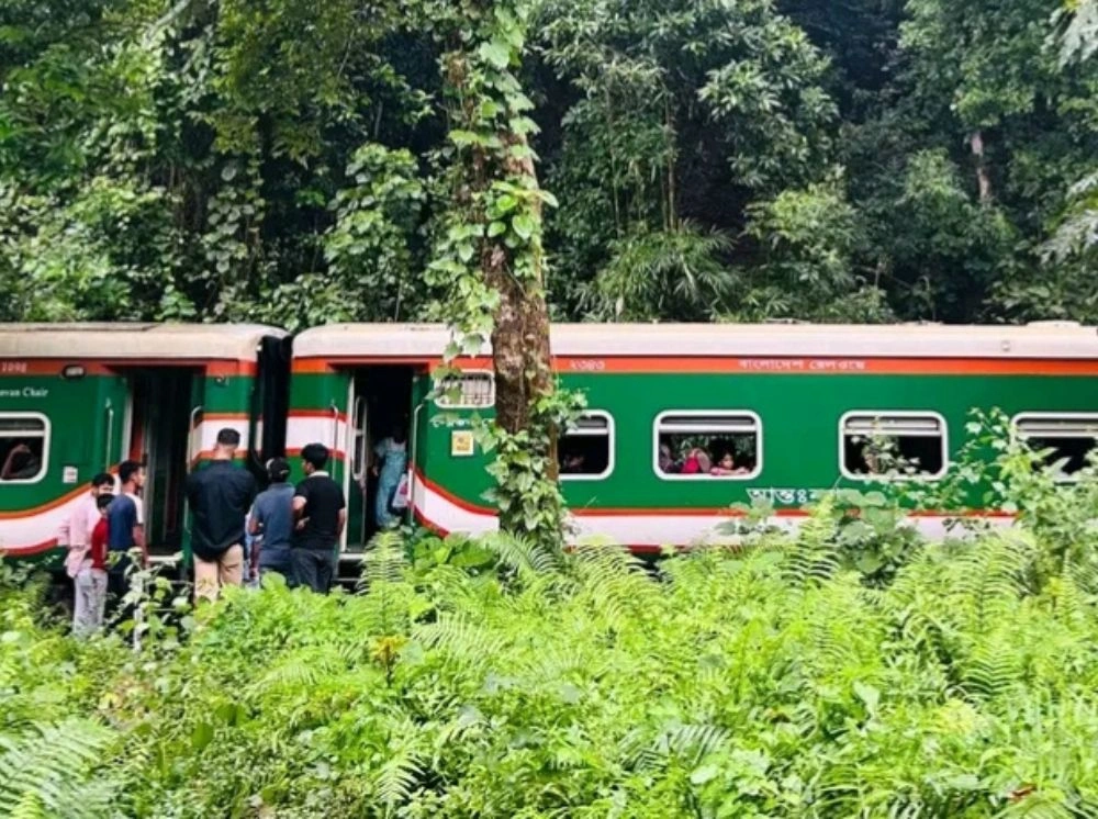 সিলেটের সাথে সারাদেশের রেল যোগাযোগ বন্ধ