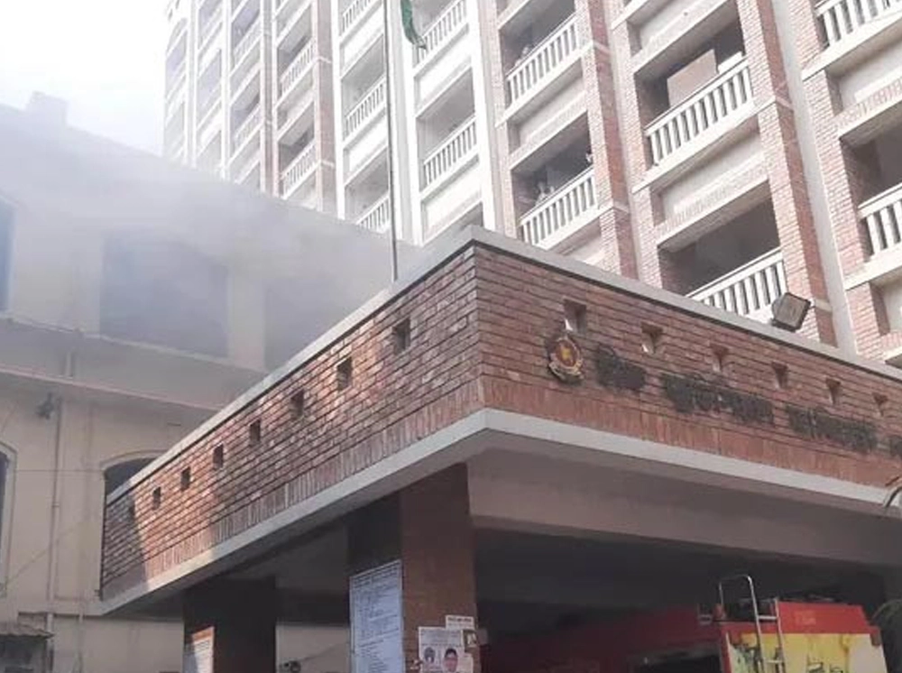 বরিশালে আদালত ভবন থেকে পড়ে যুবক নিহত