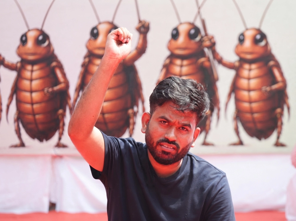 বিমানবন্দর থেকে আটক ককরোচ পার্টির প্রধান অভিজিৎ দীপকে
