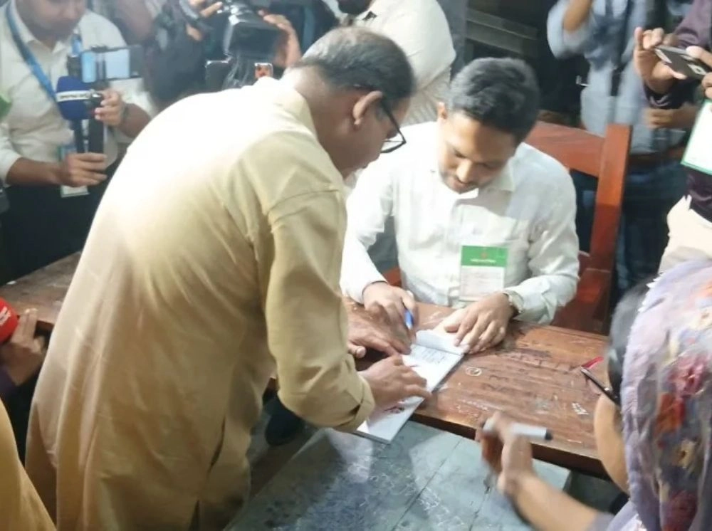 ঠাকুরগাঁও-১ আসনের উপনির্বাচনে ভোটগ্রহণ চলছে