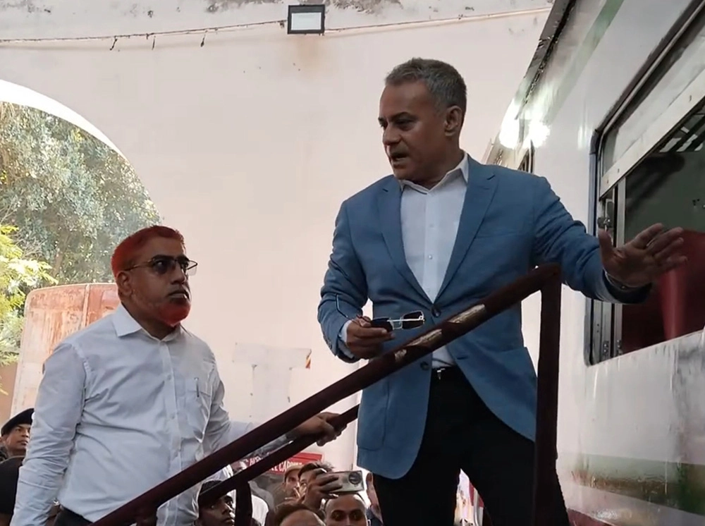 নিম্নমানের কাজ হলে কোচ সংস্কারই বন্ধ করে দিন: রেলমন্ত্রী