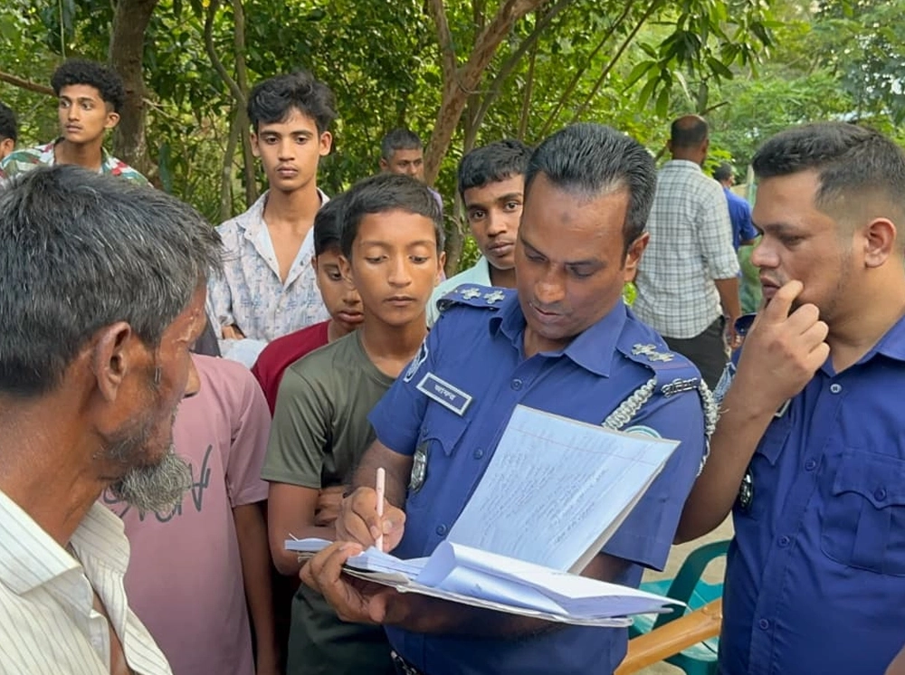 ফুটবল নিয়ে পুকুরে নেমেছিল ইয়াছিন, ফিরল নিথর দেহ
