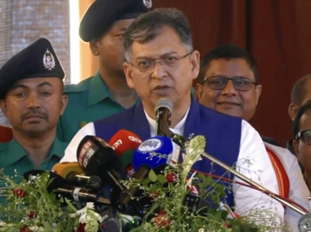 সর্বোচ্চ বরাদ্দ ও নিরাপত্তায় দুর্গাপূজা উদযাপিত হচ্ছে: স্বরাষ্ট্রমন্ত্রী