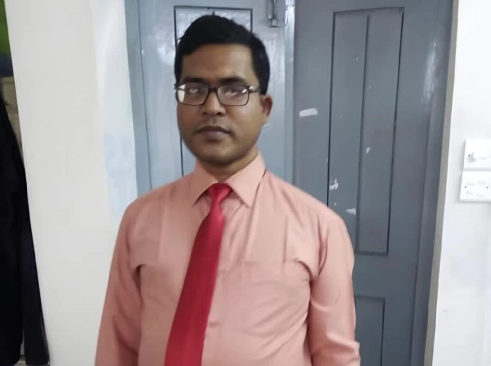 নিখোঁজের পর শিক্ষকের স্ত্রীর কাছে টাকা দাবি, হোটেলকক্ষে মিলল লাশ