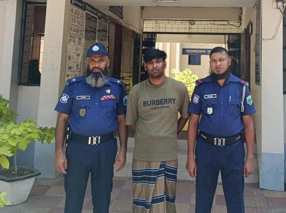 কার্যালয়ের সামনে হাঁটতে হাঁটতে ‘জয় বাংলা’ স্লোগান, ছাত্রলীগ নেতা গ্রেফতার