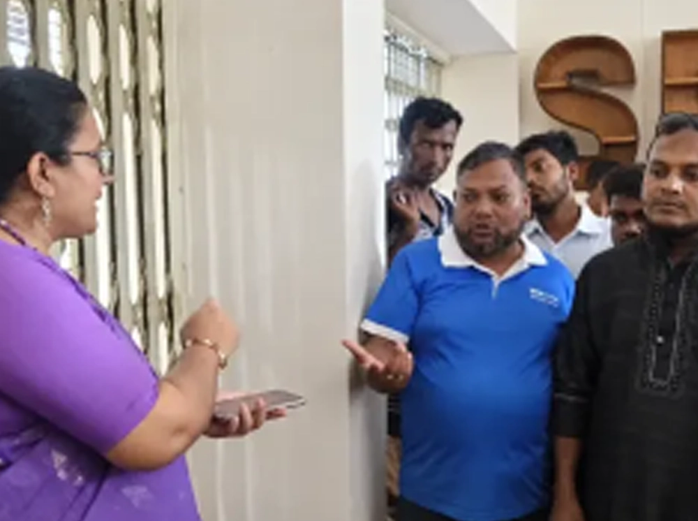 সার ডিলার নিয়োগে অনিয়মের অভিযোগ, ইউএনও অফিসে তালা দেওয়ায় মামলা