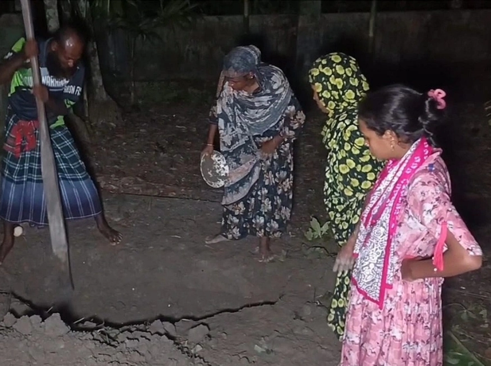 মানিক পশারীর কবর খোঁড়ার ছবি ভাইরাল, তিন নারীকে নিয়ে যা জানা গেল