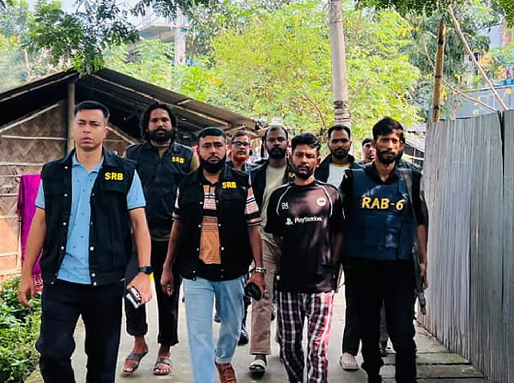 ছিনতাইয়ের পর পুলিশ কর্মকর্তাকে কোপ, গ্রেফতার ‘স্পিকার মিরাজ’