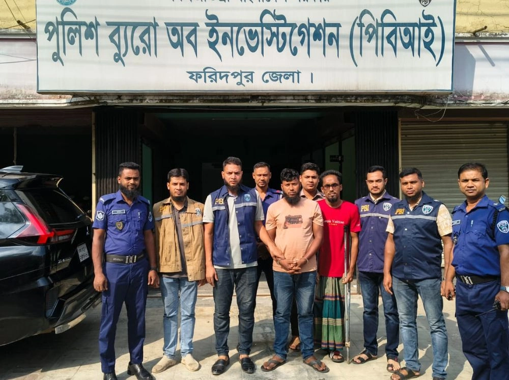 তান্ত্রিক, কবিরাজ ও জিনের বাদশা সেজে প্রতারণা, গ্রেফতার ২