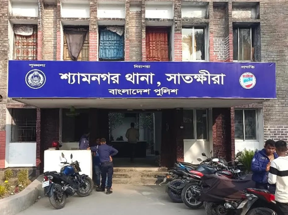 সাতক্ষীরায় মাকে মারধরে বাধা দেওয়ায় চাচিকে হত্যা