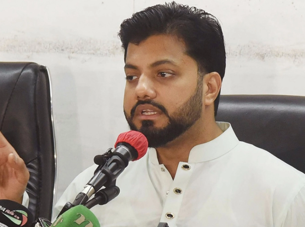 মন্ত্রিসভা থেকে ইশরাককে পদত্যাগের নির্দেশ প্রধানমন্ত্রীর