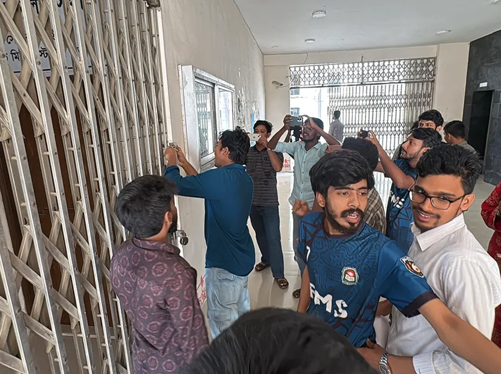 ১৪ মাসের আন্দোলন, নাম পরিবর্তনের দাবিতে এবার বিভাগে তালা