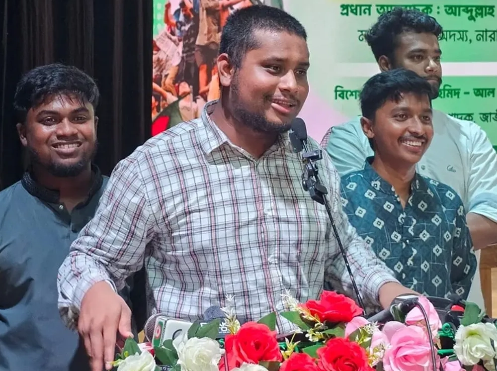 সরকার বিধবা কার্ড দিলে এমপির বউ সবার আগে নেবে: হাসনাত