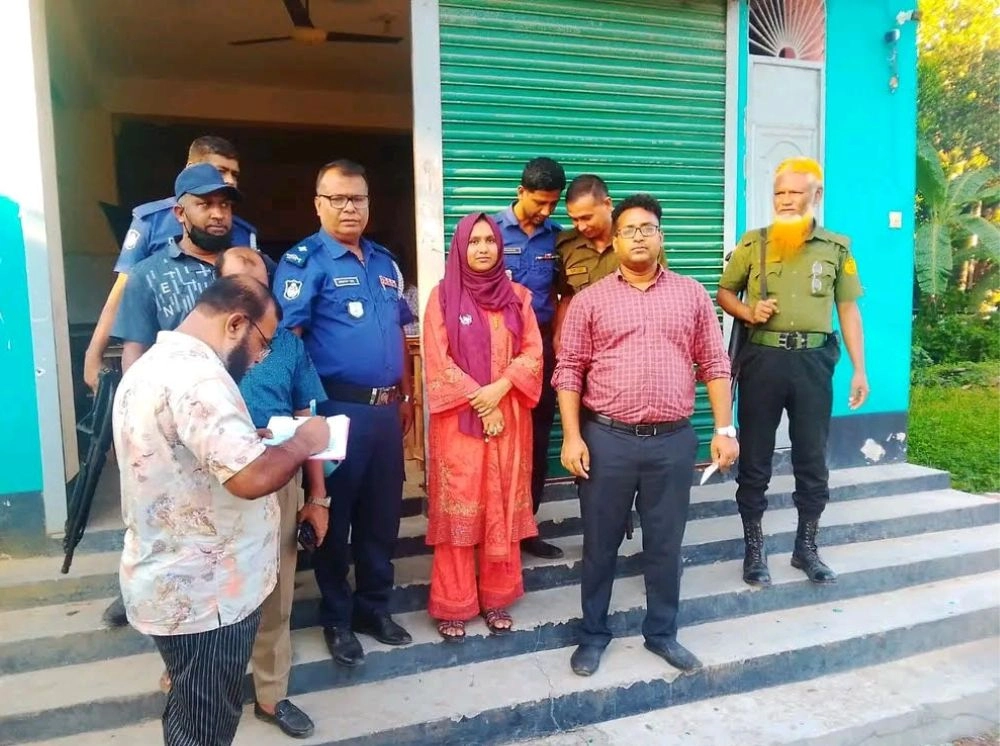 ৫ মেট্রিক টন সারসহ ট্রাক জব্দ, ব্যবসায়ীকে জরিমানা