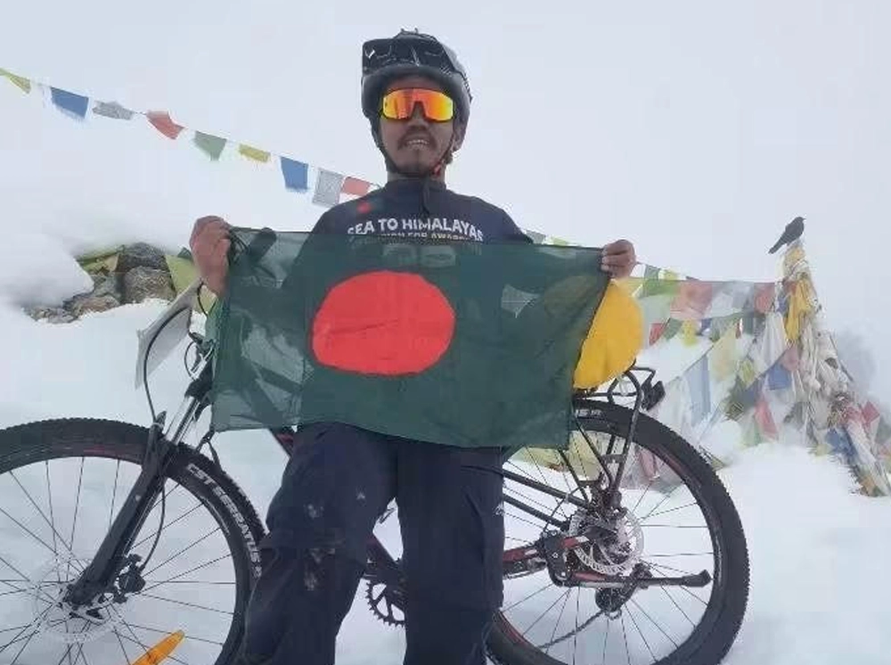কক্সবাজার থেকে হিমালয়, সাইকেলে তিন উচ্চতম গিরিপথ জয় বীরের