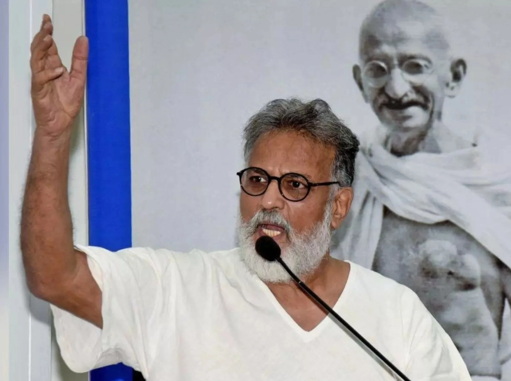 ককরোচদের বিক্ষোভে যাওয়ার পথে তুষার গান্ধী আটক