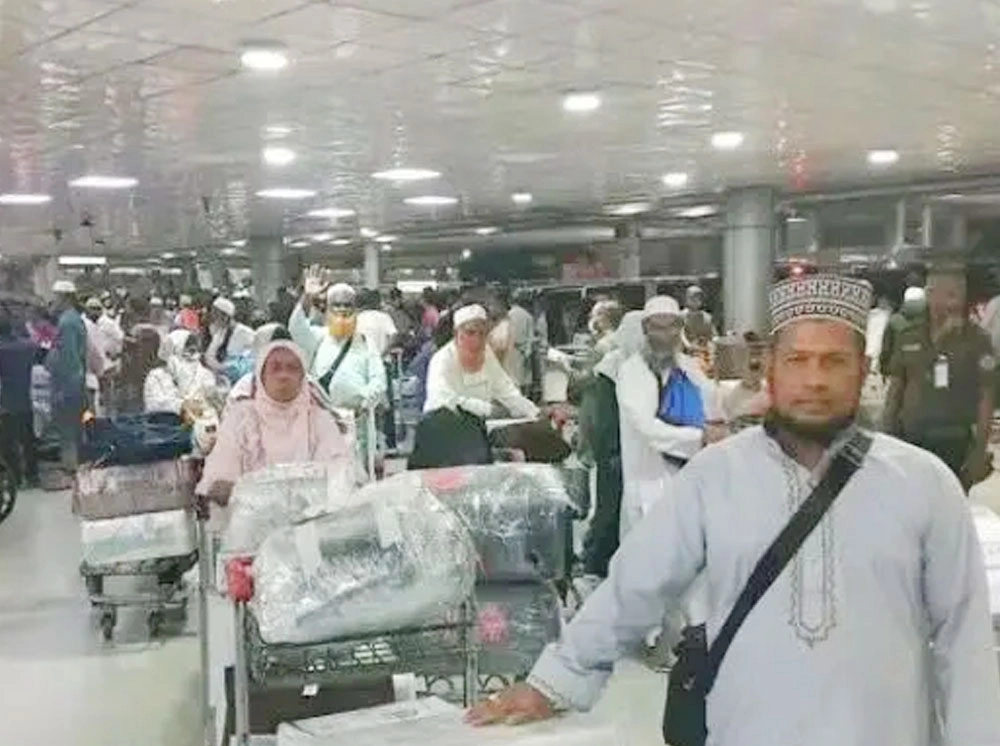 দেশে ফিরেছেন সৌদি আরবে আটকে পড়া ঈশ্বরদীর ৫০ ওমরাহ যাত্রী