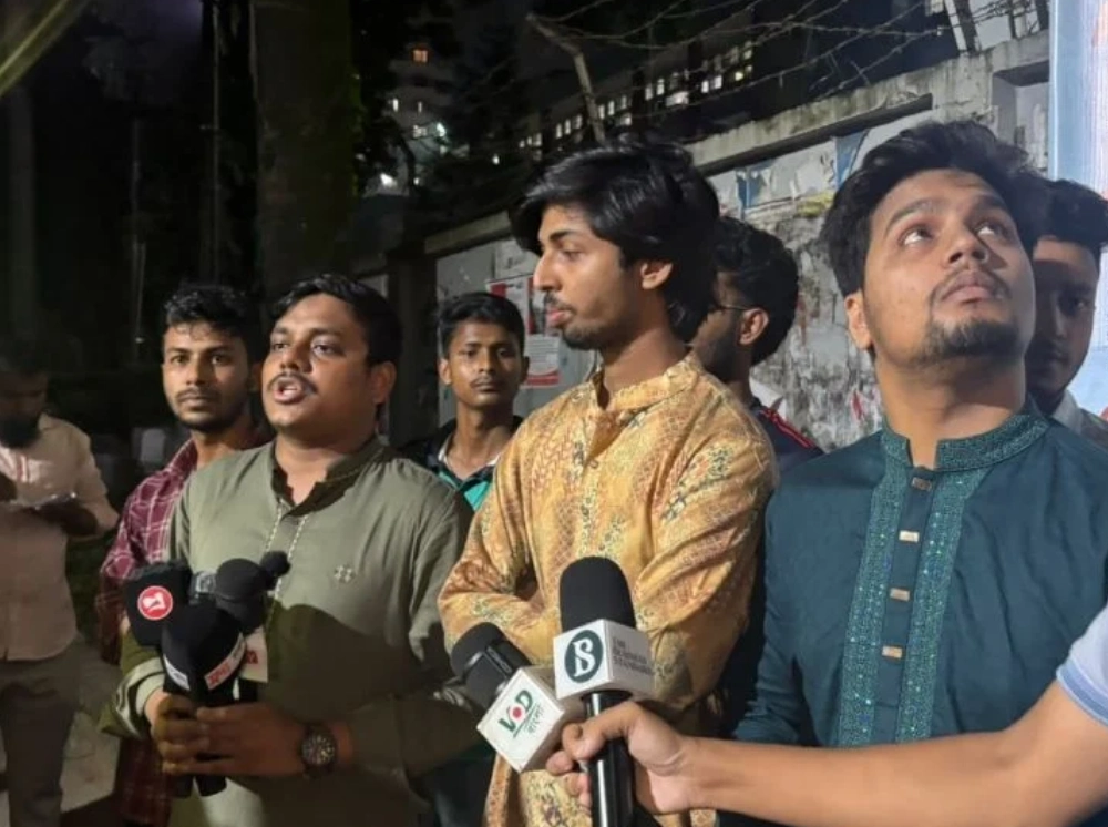 ঢাবিতে ‘শহীদ ওসমান হাদি হল’ লেখা মুছে ফেলায় ডাকসুর প্রতিবাদ