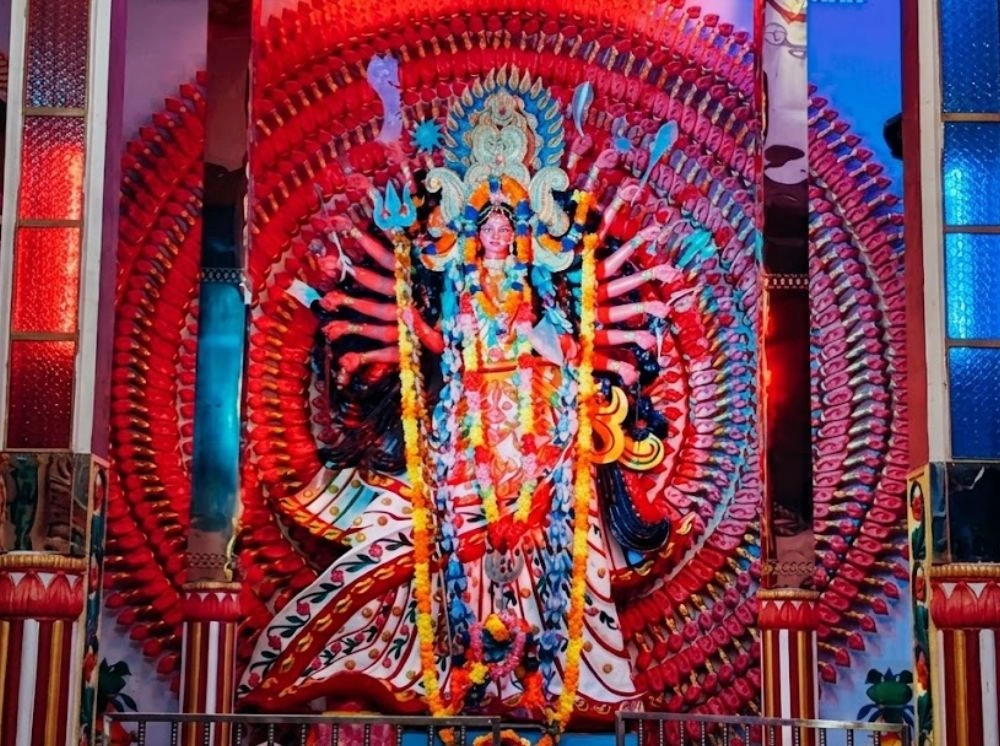 ১৫০ বছরের প্রাচীন শিববাড়িতে এক হাজার হাতের প্রতিমায় দুর্গাপূজা