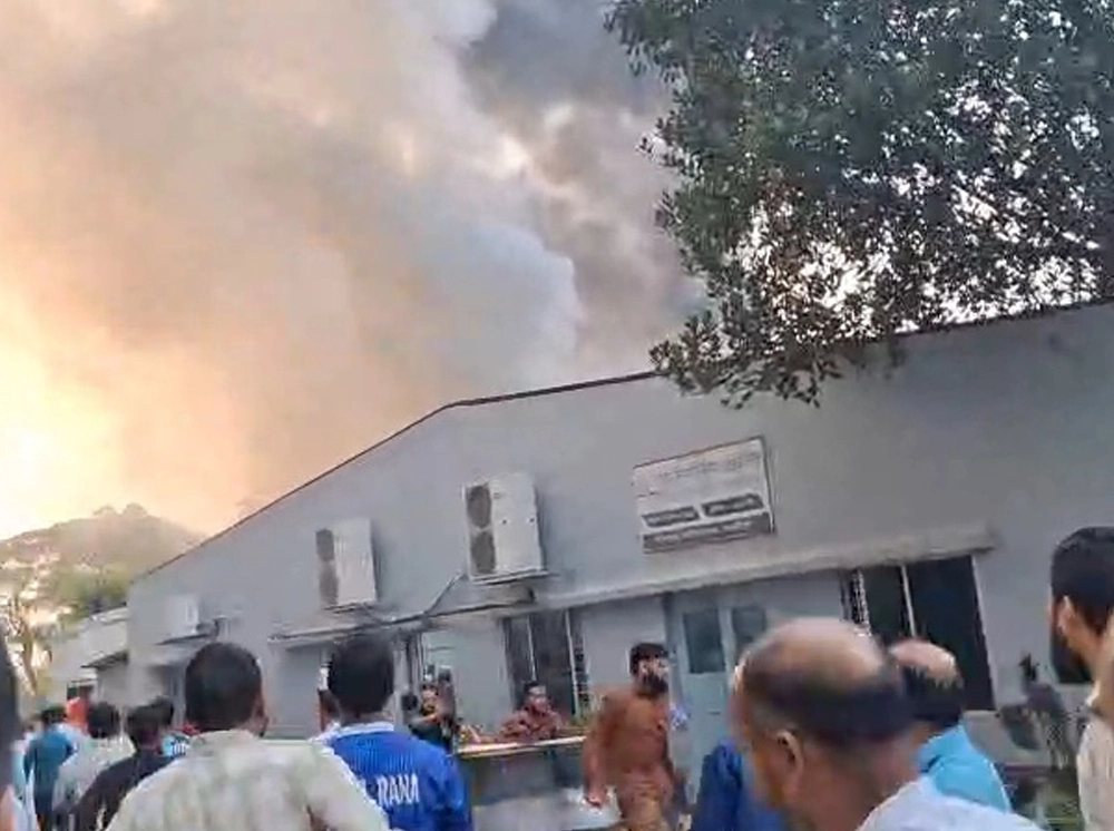 ইবনে সিনা ফার্মার আগুন নিয়ন্ত্রণে