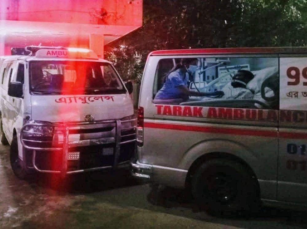 লক্ষ্মীপুরে মোবাইল বিস্ফোরণে দুই যুবক আহত