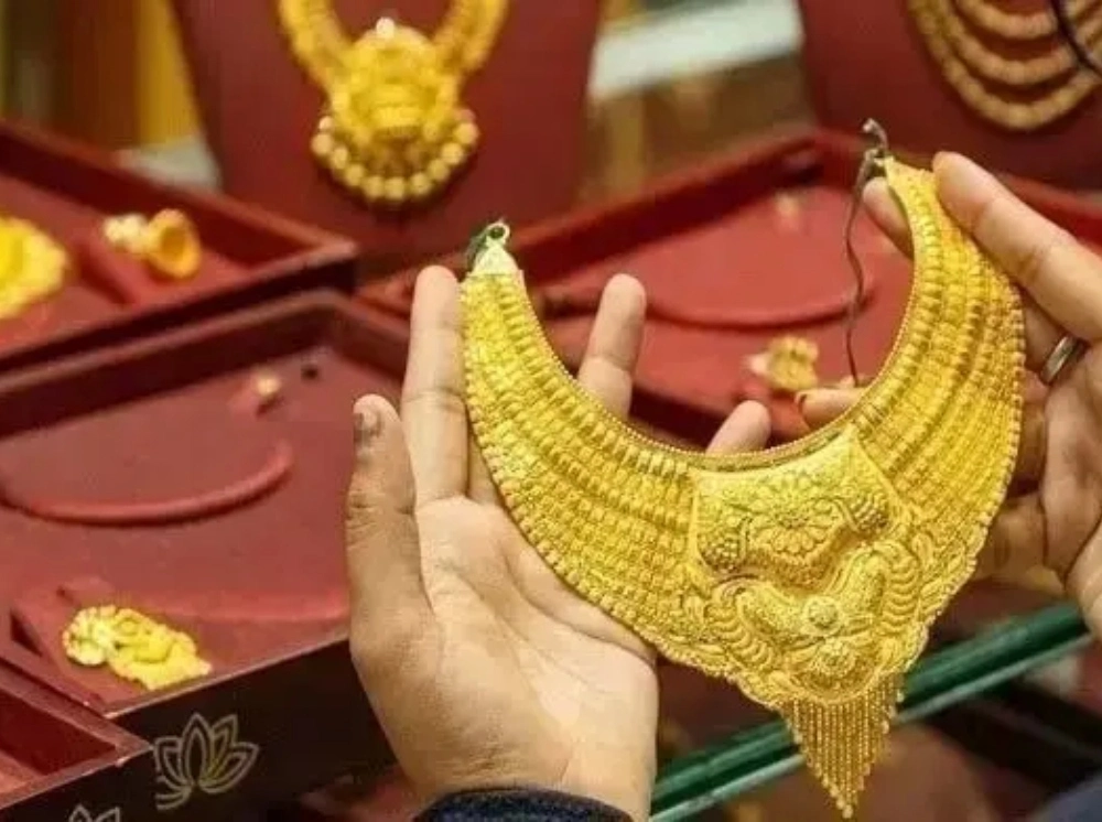 বিশ্ববাজারে স্বর্ণের দামে ফের পতন