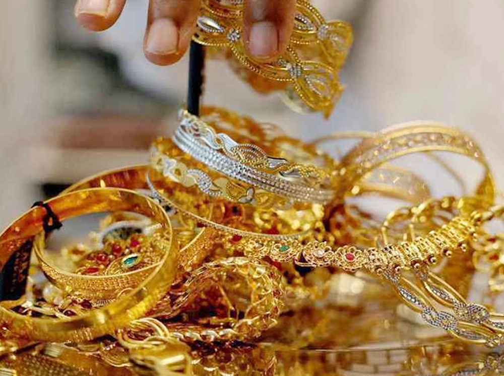 দেশের বাজারে স্বর্ণের দামে বড় পতন