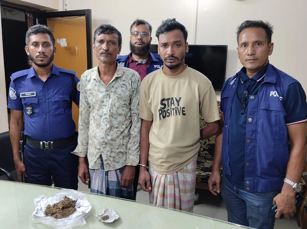 বরগুনায় গাঁজাসহ বাবা-ছেলে গ্রেফতার, পলাতক আরেক ছেলে